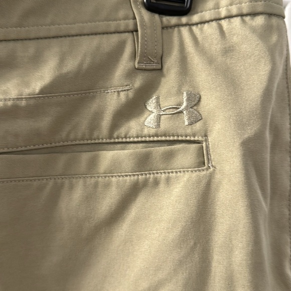 Under Armour 9 in tech/golf shorts boys size 18. Darker khaki color. EUC - Picture 3 of 4